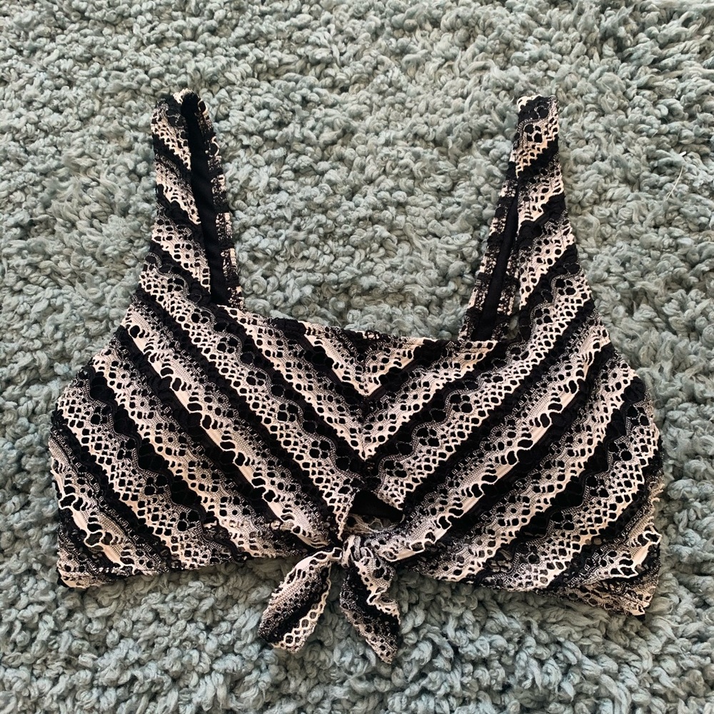 NEVER WORN, SUPER CUTE, BIKINI TOP